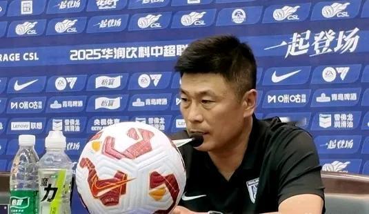 大连英博主帅李国旭：给球迷道歉，我的团队包括球员没有全力以赴对待比赛。
河南4-