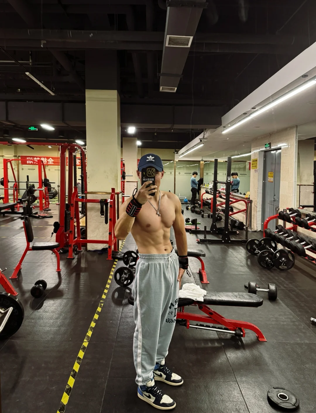 现在也是薄肌男孩了吧