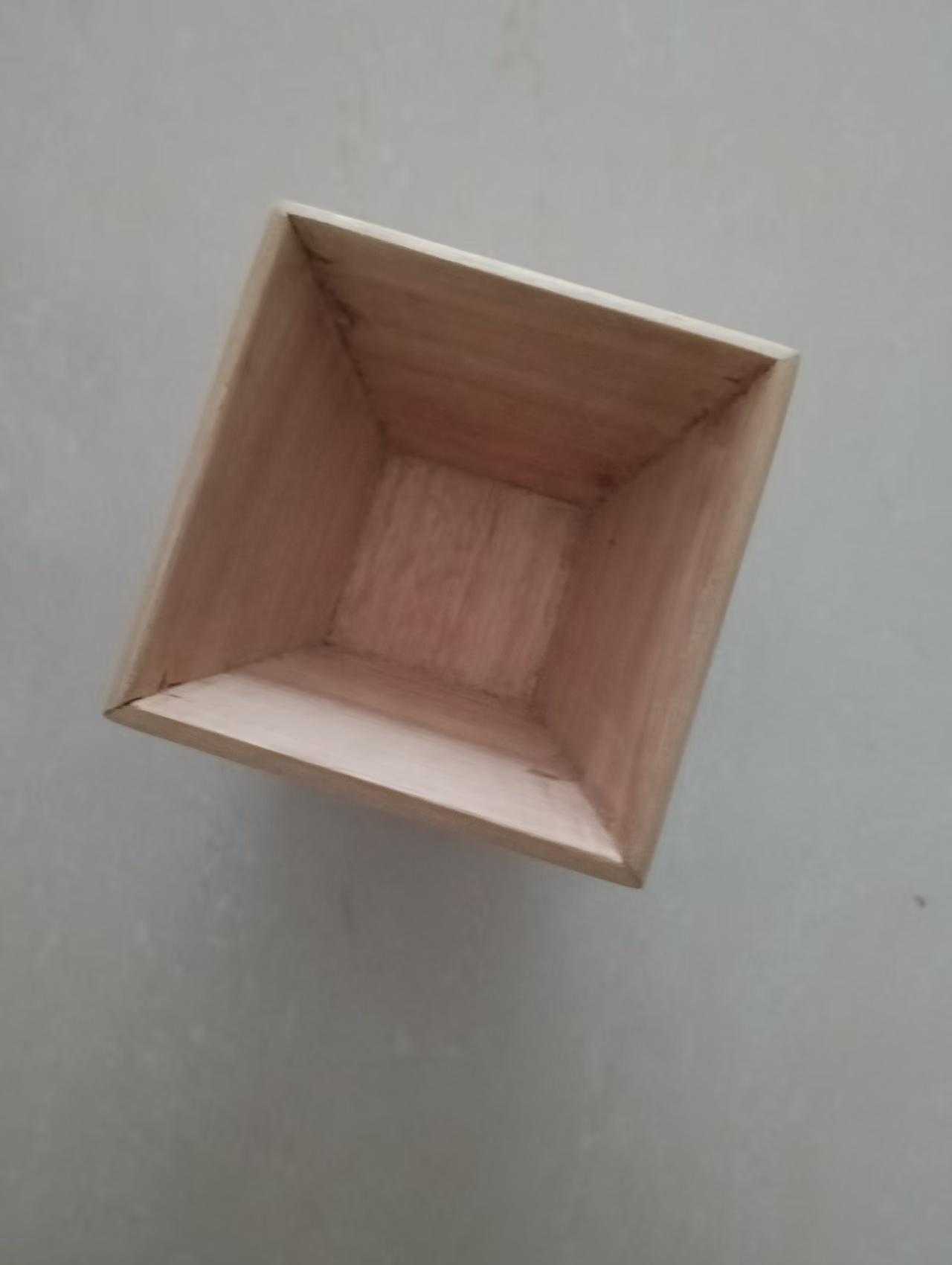 方言趣谈  49
        常熟部分地区方言里，有一种用具叫做“7升箩（音