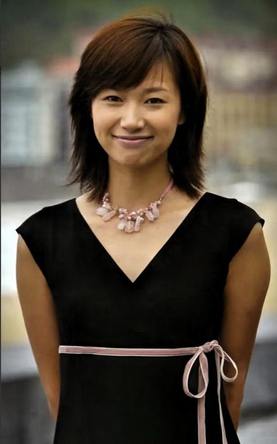 徐静蕾在洛杉矶的近况，看得人心里五味杂陈。51岁了，在海外住了快十年，把老爸老妈