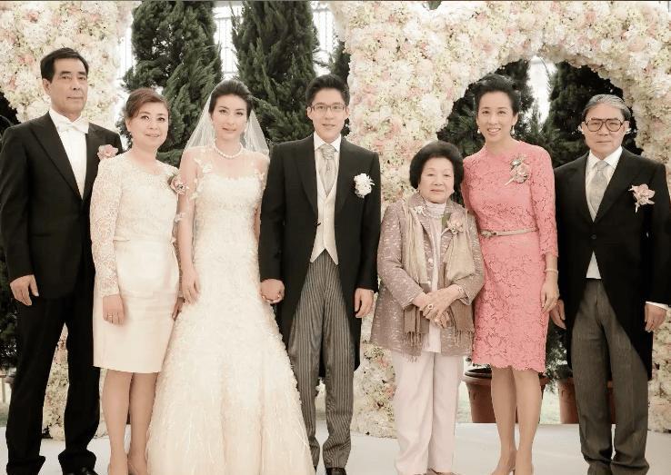 郭晶晶结婚时候，她父母退回了霍家价值3个亿的四合院和1000万元彩礼，而在结婚现