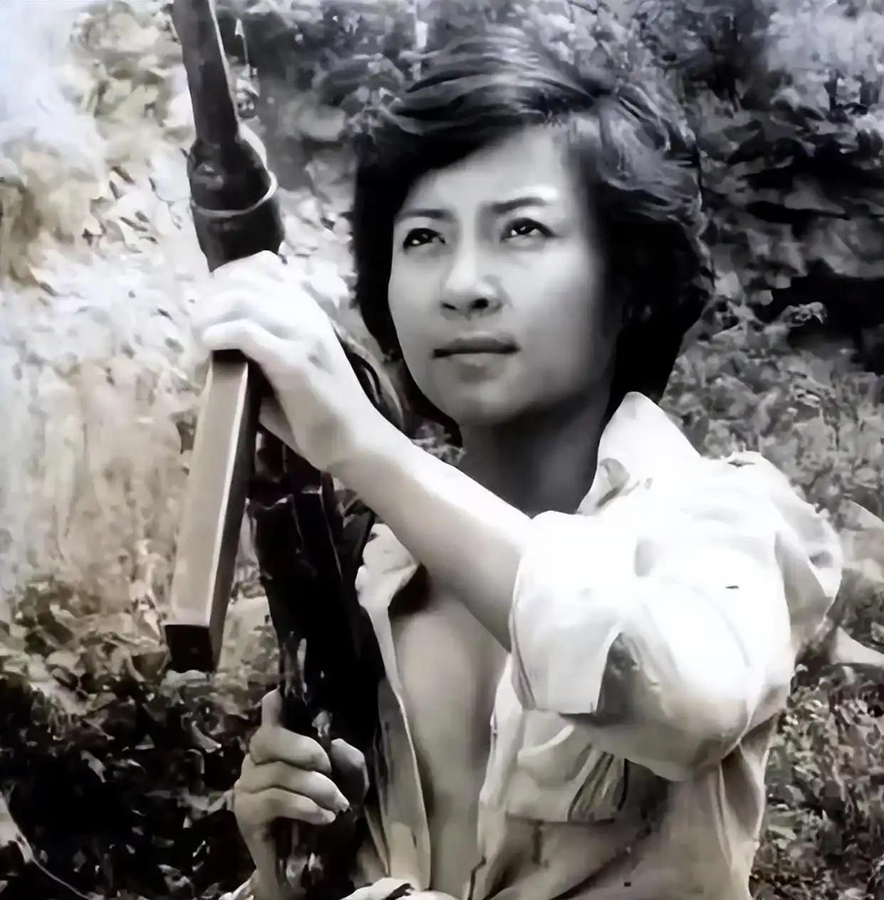 1979年，战士黄干宗被两名越南女兵活捉，他本已经做好了慷慨赴死的准备，没想到两