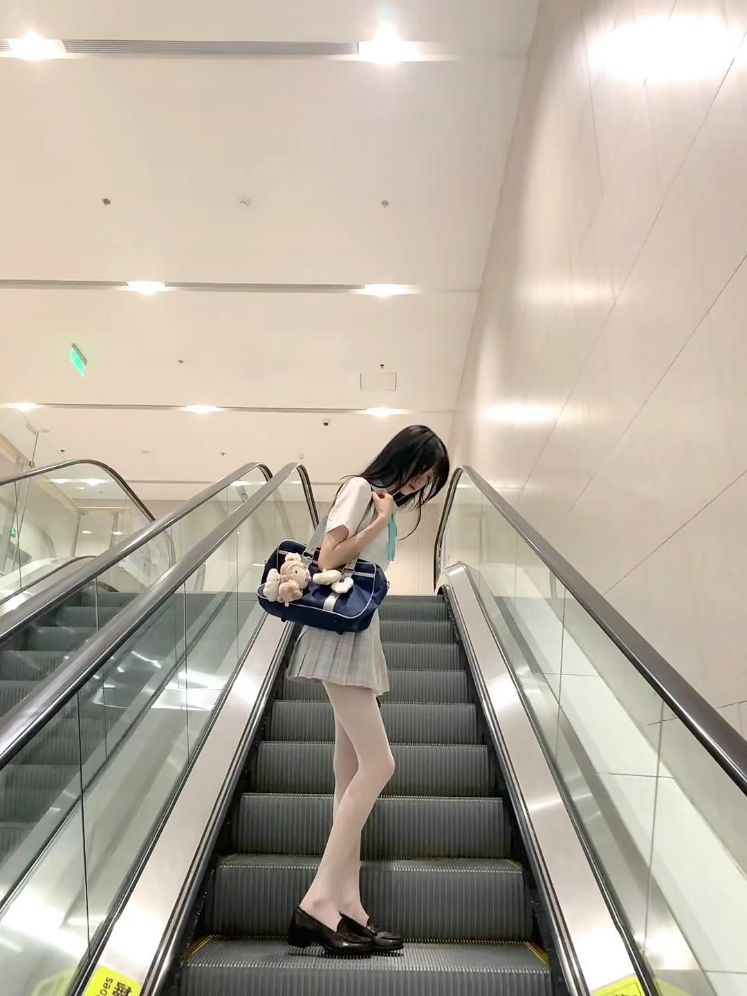 白丝yyds ​​​