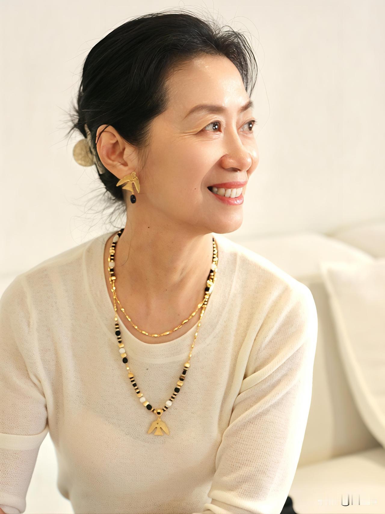 一路走来，早已不是当初的模样！
 
岁月像一把温柔又锋利的刀，磨掉了年少时的轻狂