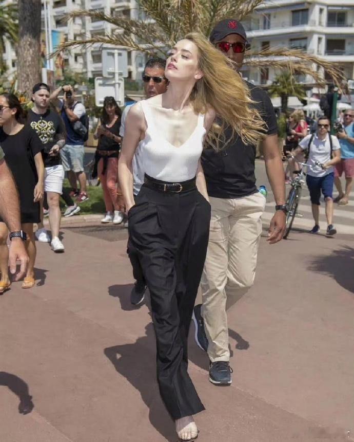 马斯克前女友当年的颜值真的顶级！难怪连马斯克都被她拒绝了好几次！ 