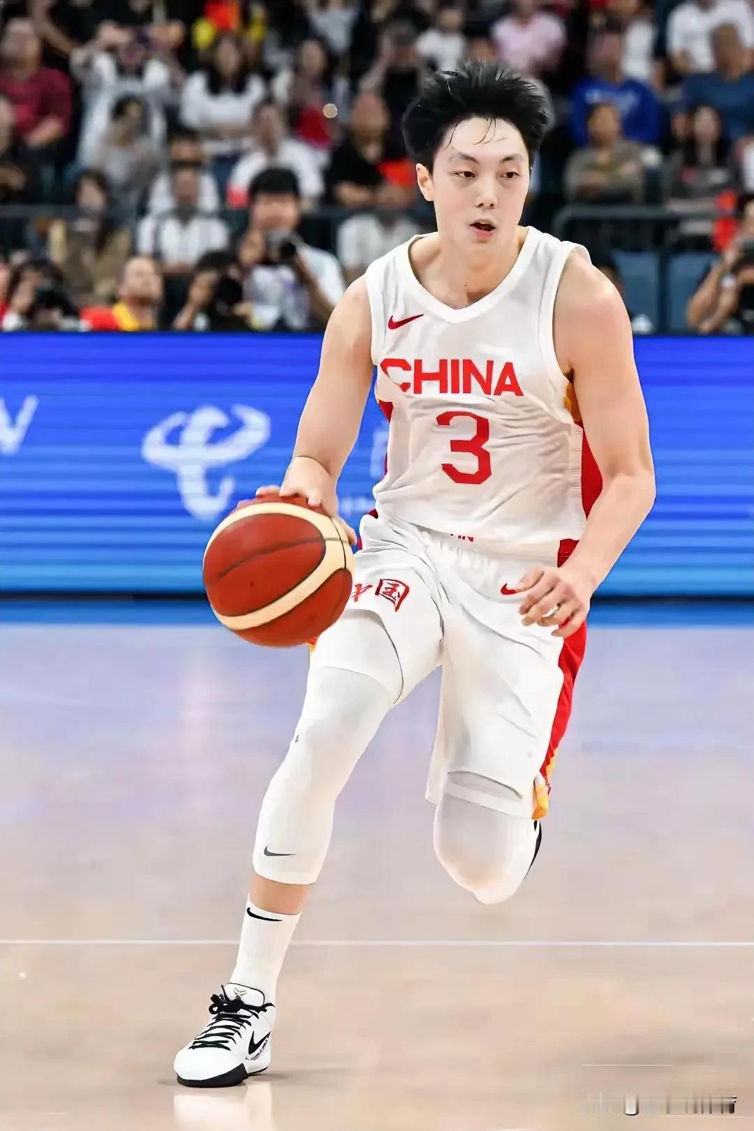 胡明轩胡干乱干，郭士强看走眼了！

亚洲杯小组赛中国男篮93-88险胜沙特男篮，