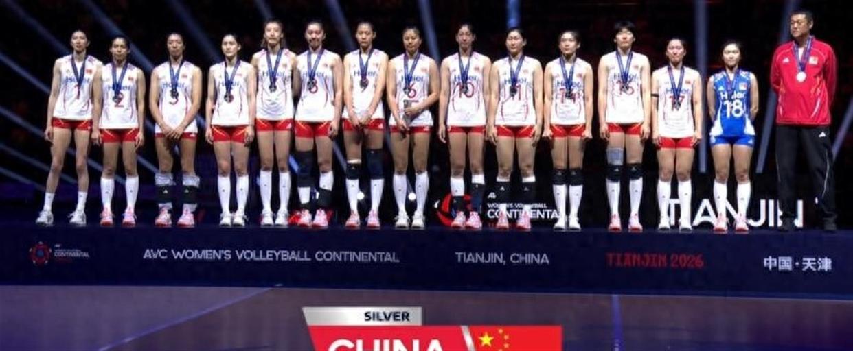 2-1领先被翻盘！国女排主场2-3输泰国无缘直通奥运，赵勇终极大考交白卷，冯坤坐