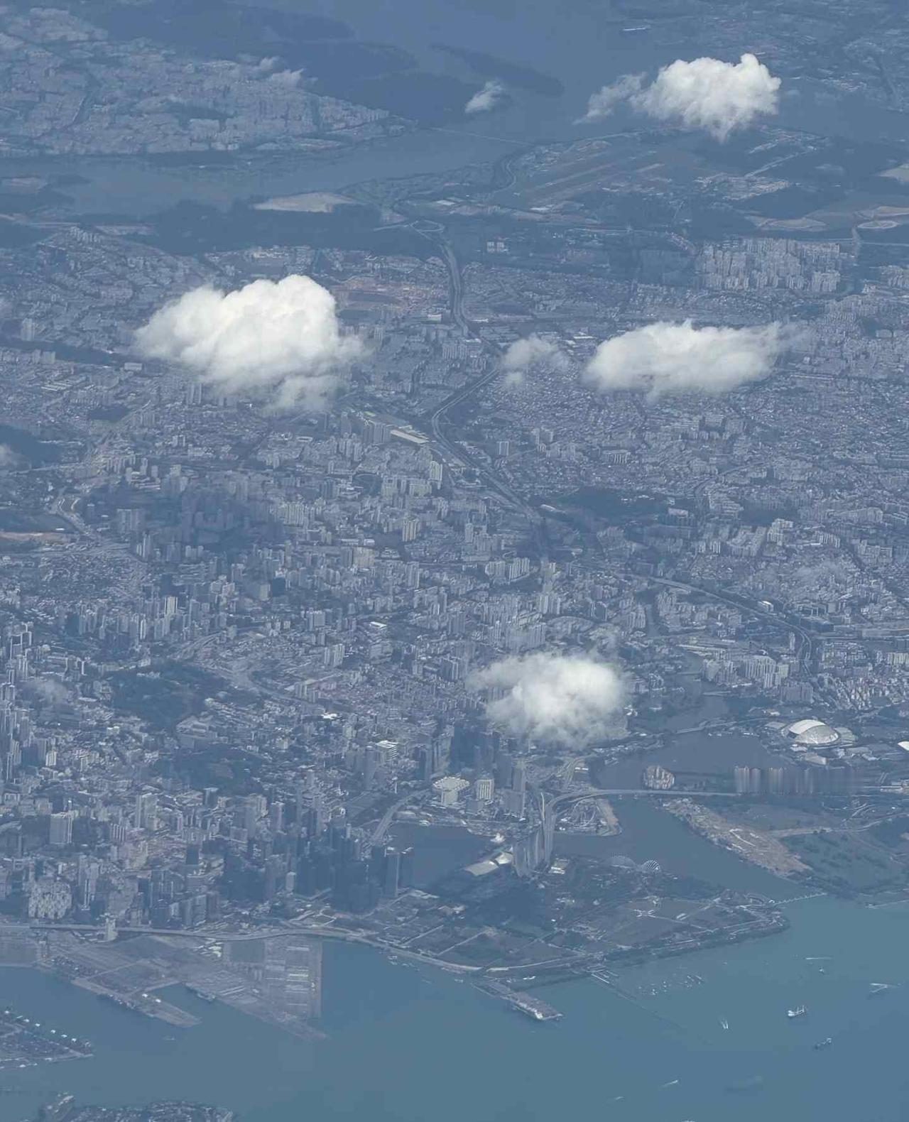 新加坡一眼看到头，黄循财帮腔日本，他父亲和爷爷曾为日本人做饭
新加坡地方不大，人