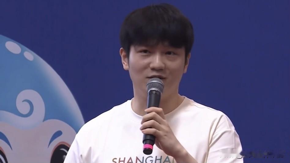樊振东惊喜现身2026上海乒乓球嘉年华

樊振东发言：非常荣幸来到杨浦的主场，上