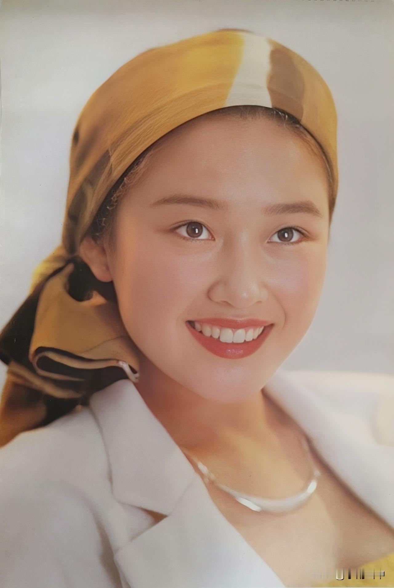 1989年《影屏之花》上的盖丽丽、李芸、陈晓旭、张莉、董智芝、李勇勇
最后两位女