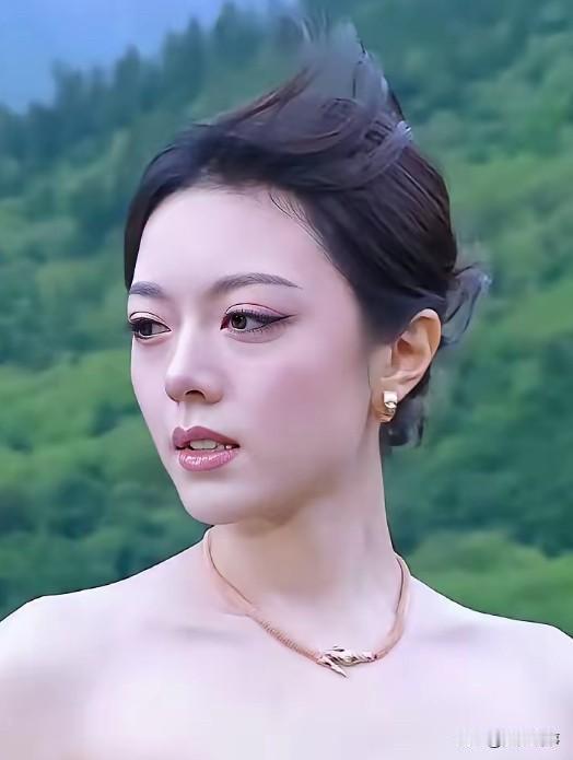 赵今麦长得美美不美我评说，作为00后的小花她是非常有潜力的女演员，有追赶赵丽颖的