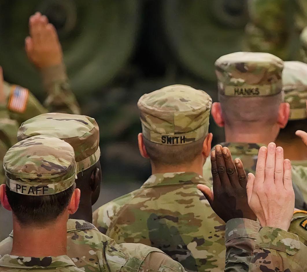 从12月开始，年轻、符合条件的美国男性将自动注册进入征兵池，这是美国国会去年年底