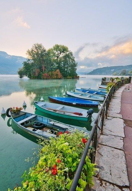 美好旅行地法国安纳西，最纯美的小镇。我们可以一边唱歌，一边慢慢过日子。