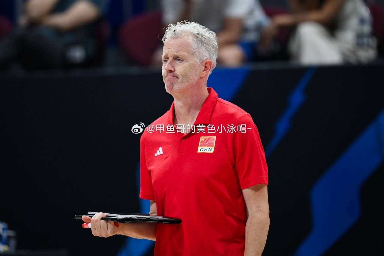 睡前再点评一条[喵喵]海宁今天换主攻那么及时，也收到了很好的效果！但是对于接应和