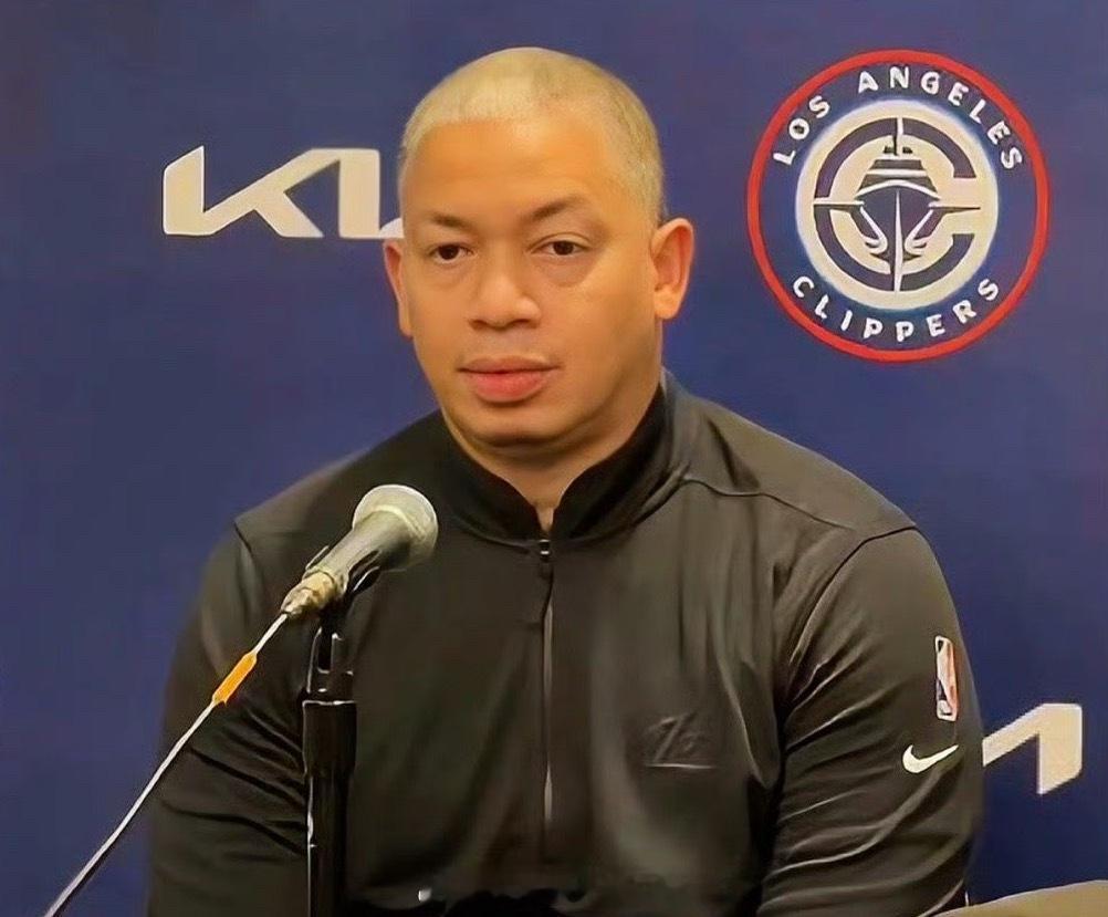 输给火箭后，快船赛后拒绝安排泰伦卢接受采访！然后其他球员也没有！火箭击退快船快船