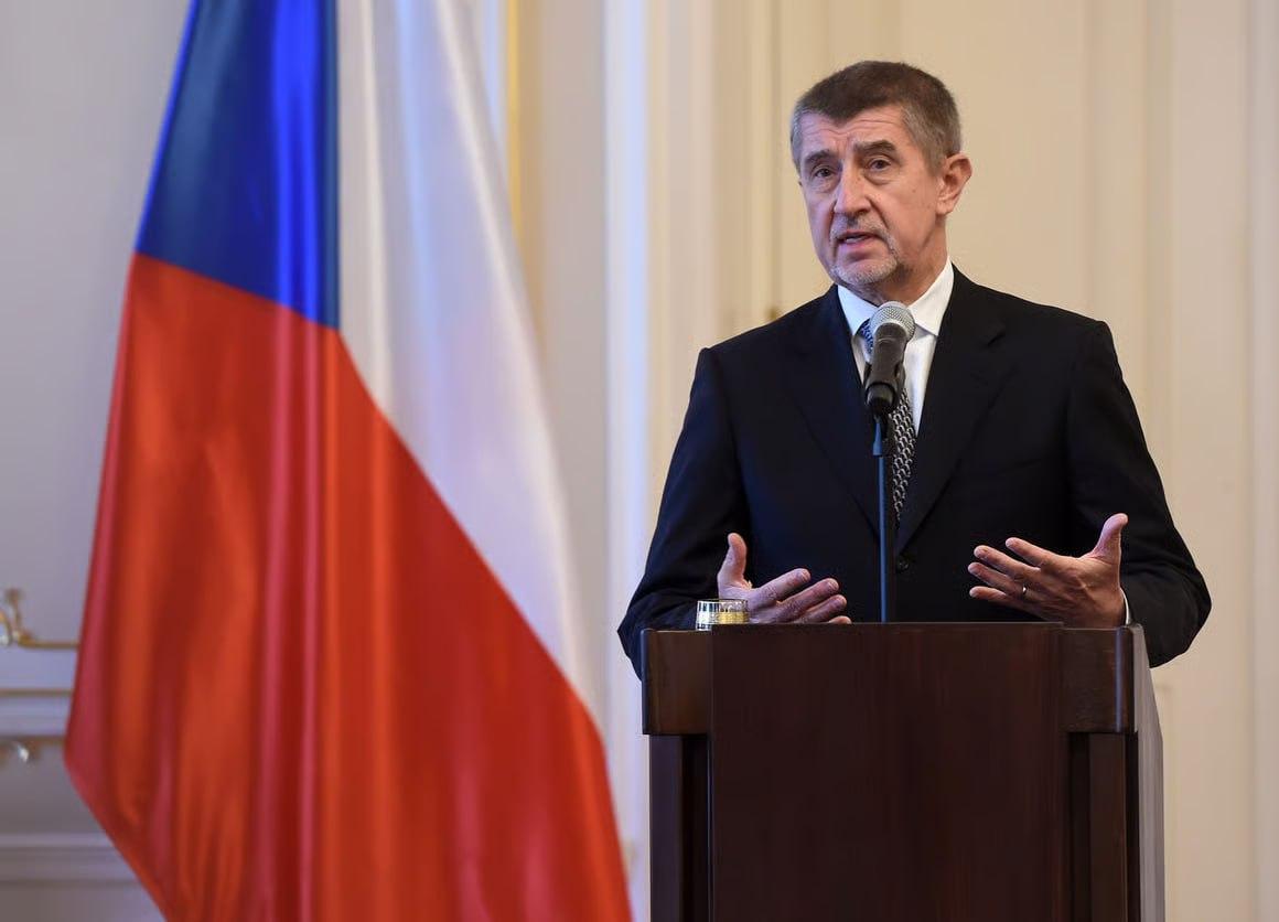 捷克新政府直接硬刚欧盟！刚上台就公开拒绝移民协议和ETS2碳排放新规，消息一出立