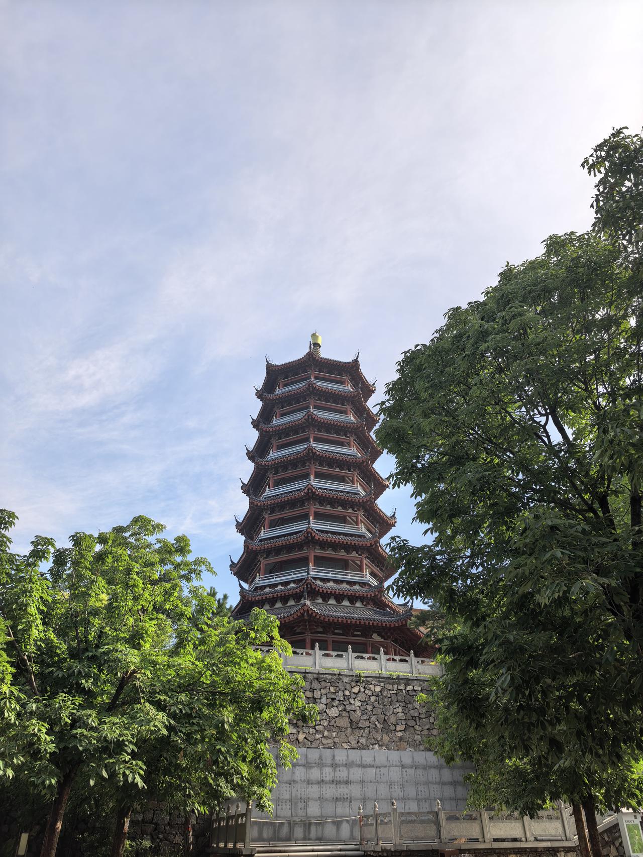 中考结来了，但分数没出来，今天听见一位考生说，大不了上西庄，还有人作伴。听后我没