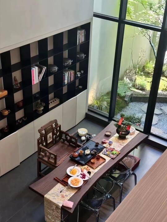 神的仁慈就在于 只要你往前走 他就给路