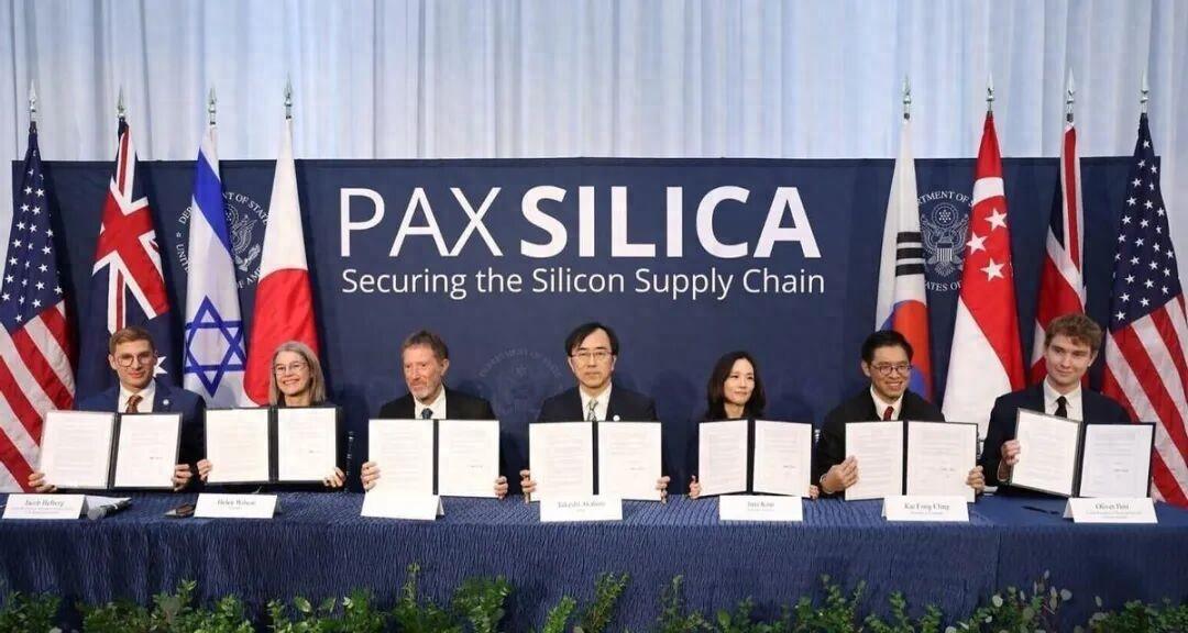 莫迪被美国“硅和平”踢出局，转身对中国说了这7个字…
美国最近拉着一帮盟友搞了个