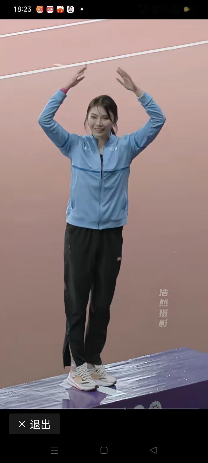 为田径赛场上的，阳光女孩吴燕妮点赞。[赞]