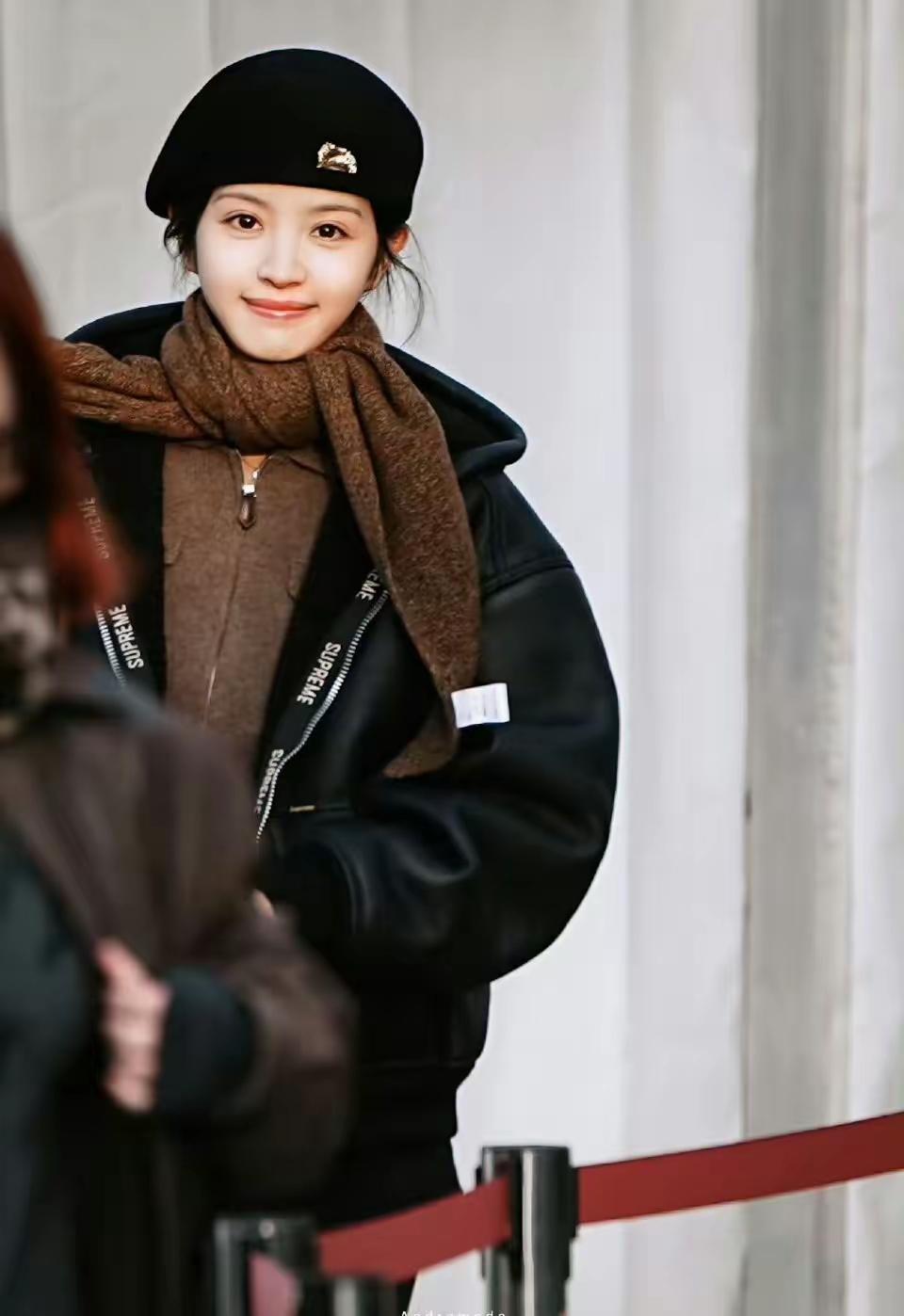 重庆铜梁的“大眼甜妹”[送心]田曦薇，去年咖位明显提升，但没有参加跨年演唱会[吃