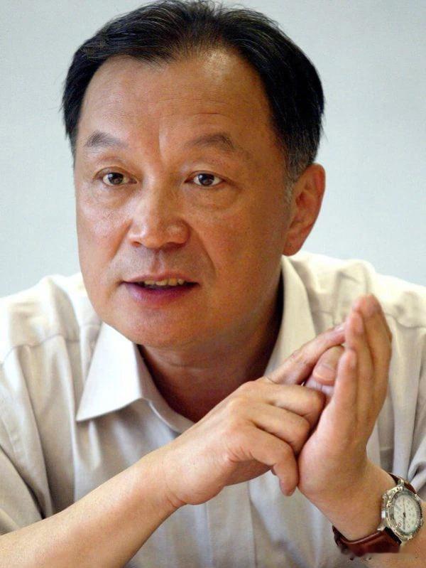 温铁军教授说国内为何这么卷？原因有这几个。
目前中国是产业制造、商业运行和资本投