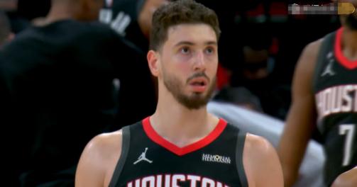 火箭当家中锋申京真是无心恋战！在今天火箭主场以93：114惨败于凯尔特人的比赛中