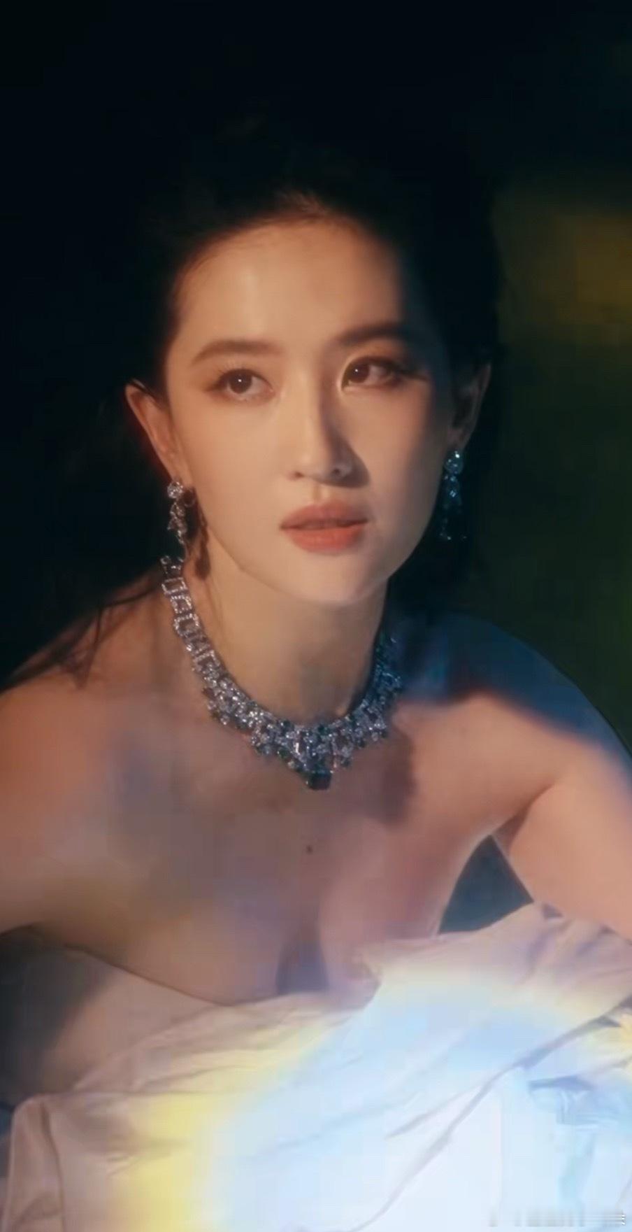 vogue 金九封面拍摄新花絮，按照我的审美给女明星选封面。刘亦菲、杨幂、倪妮、