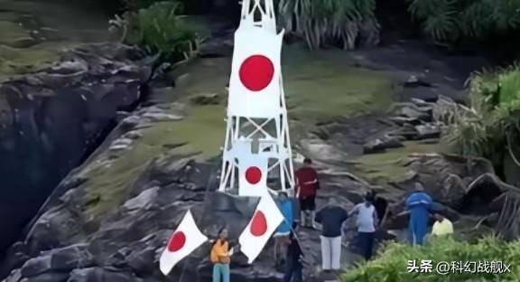 很多人问：“中国为什么不趁着中日冲突，把日本在钓鱼岛上的灯塔拆了？”

这事儿听