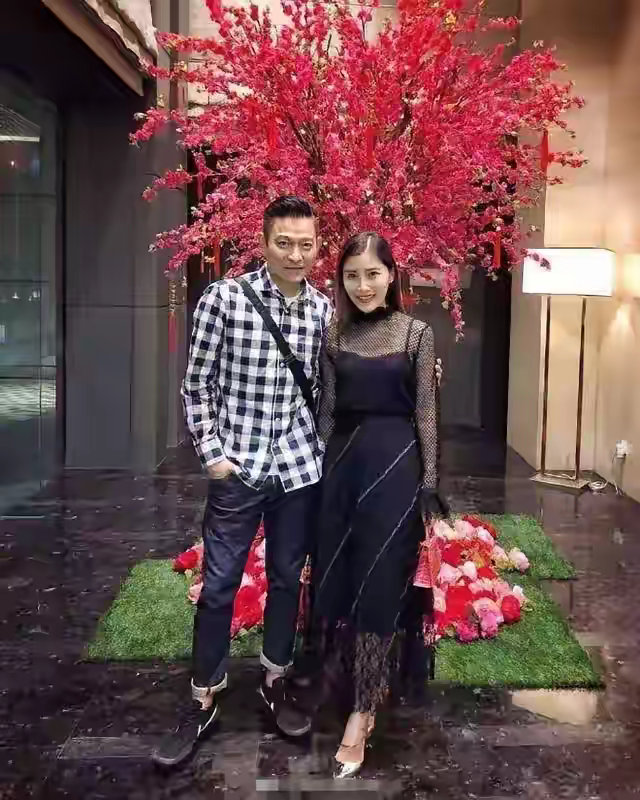 这关系可真够绕的，陈雪玲是刘德华老婆的表妹，也就是朱丽倩舅舅陈志远的女儿，那就相
