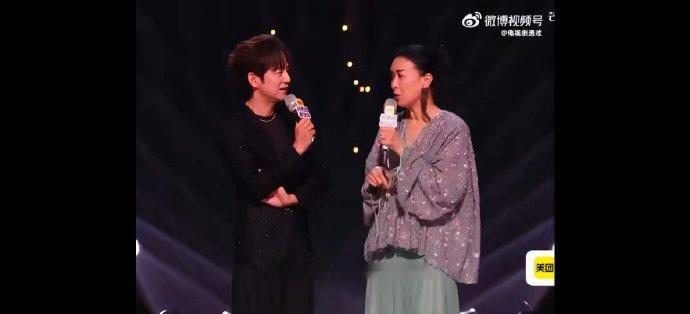 那英我当年就是这么被投出去的歌手直播歌手2026实力与资历并存，担任串讲人实至名