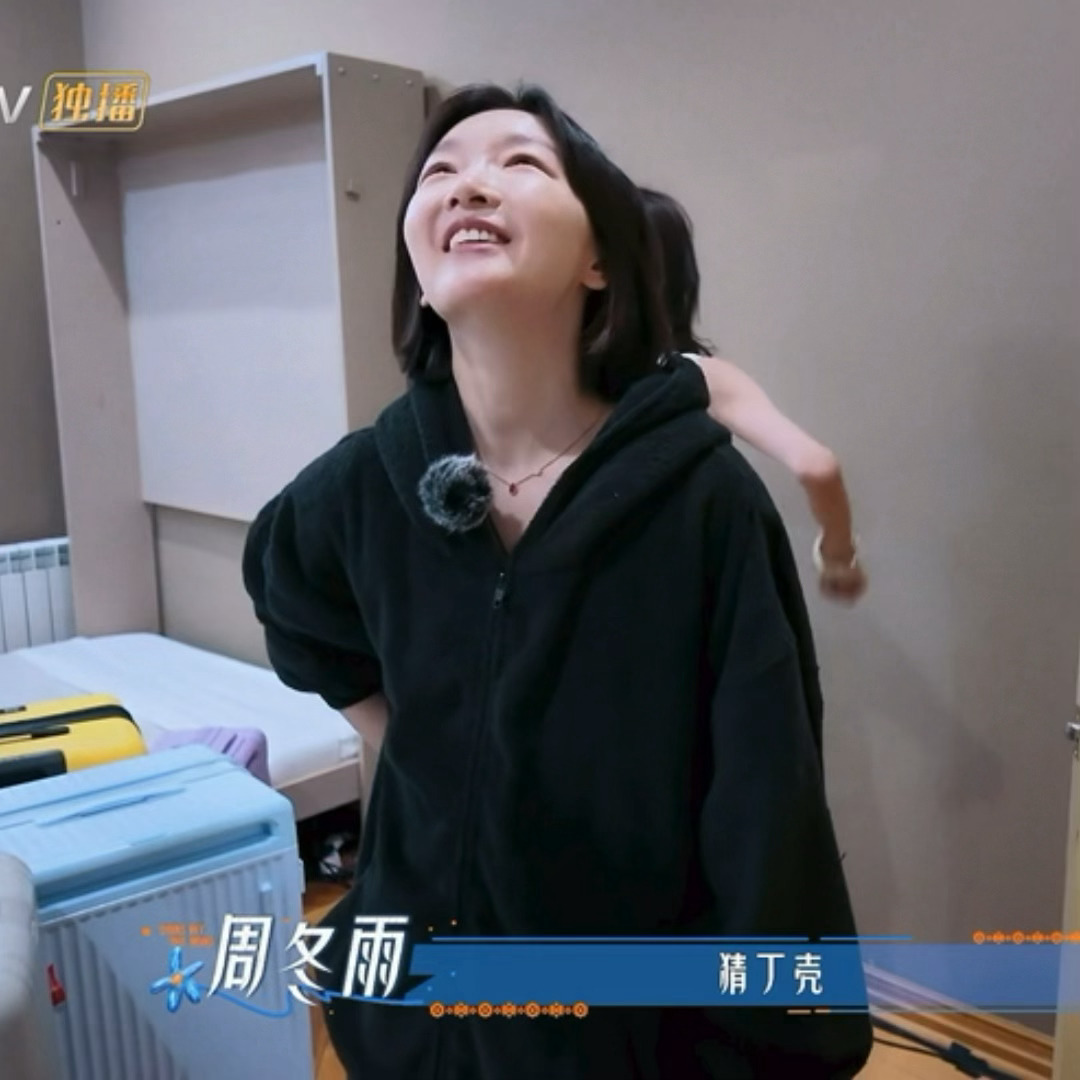 周冬雨花少素颜状态 本来以为花少这种镜头会很考验素颜，结果周冬雨直接轻轻松松接住