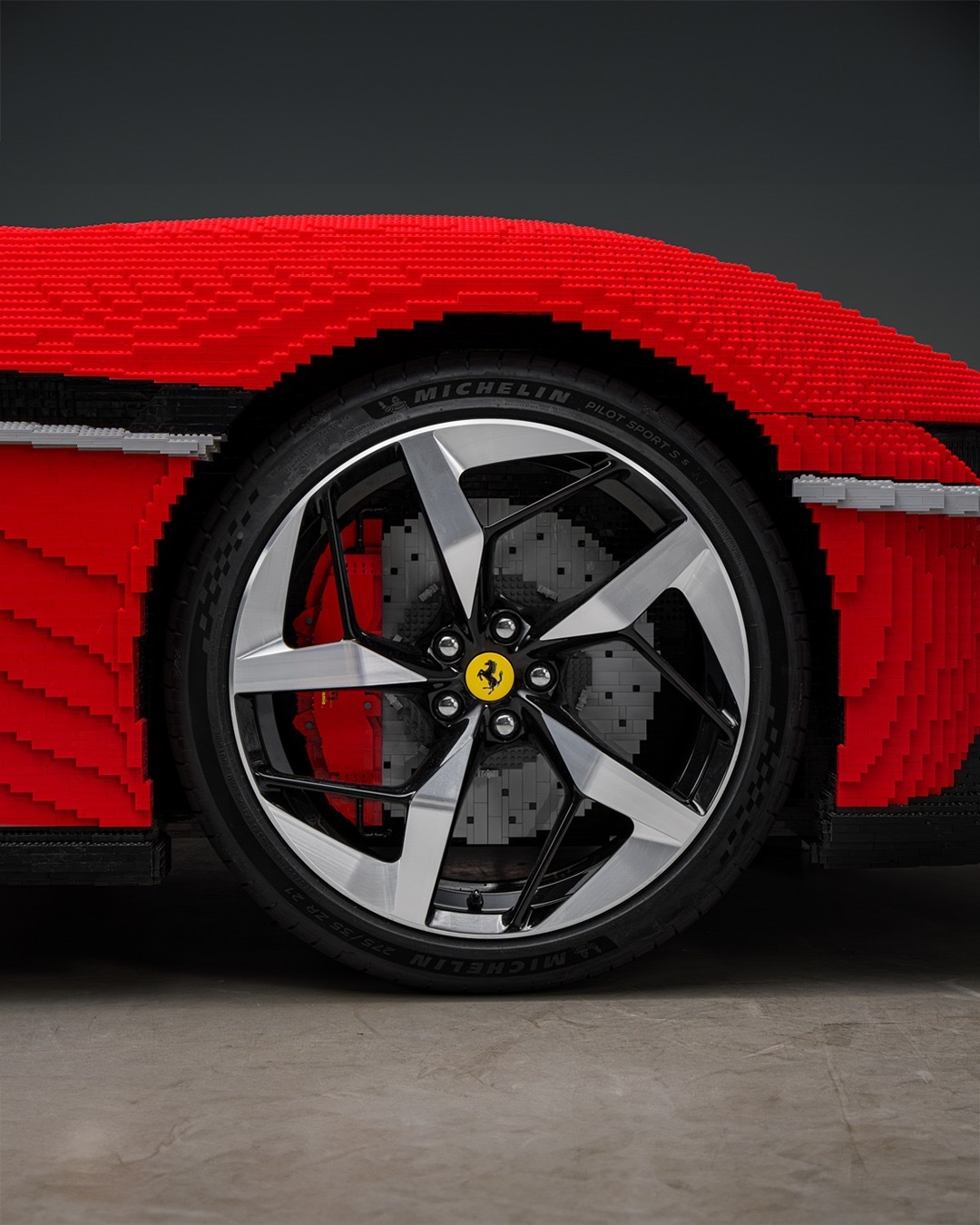 Ferrari12CilindriSpider LEGO 由554767块组成 