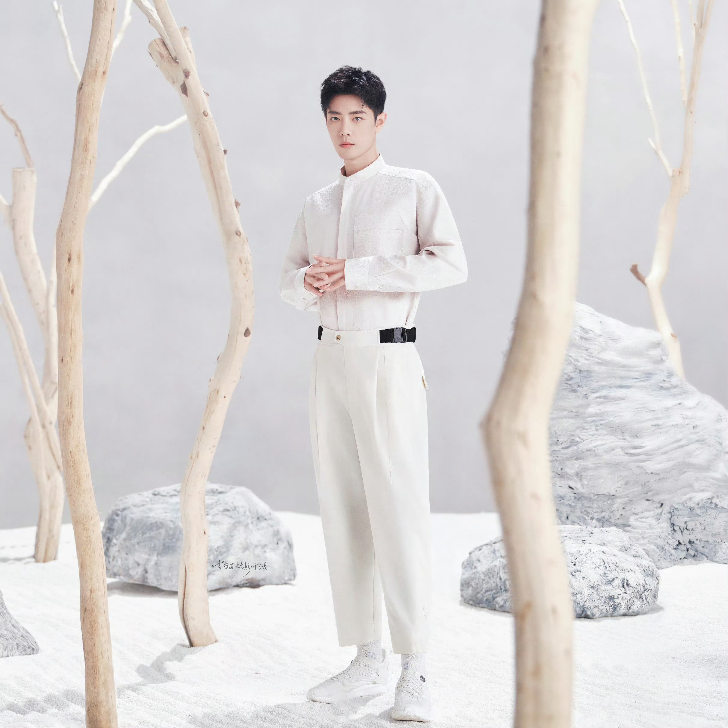 白衣男神驾到！承蒙你出现，够我喜欢好多年呀！路人说肖战是女娲毕设◇肖战自带开水壶