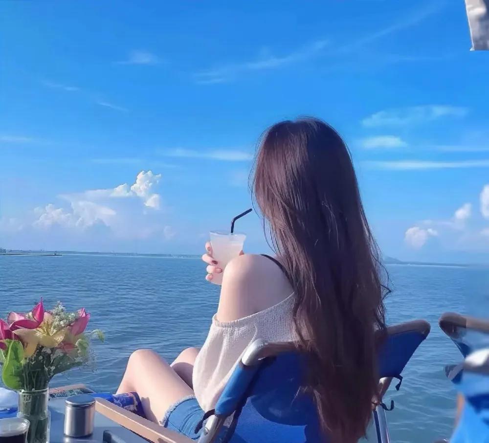 心很小，要装值得的东西，
爱很贵，要给值得的人，
任何关系，双向才有意义，
你给
