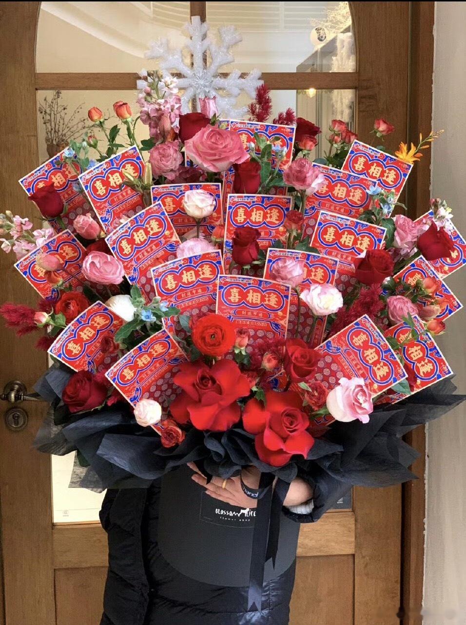 花店520定制500元彩票花束 又好看又实用，未知的才是最吸引人的有木有！ 