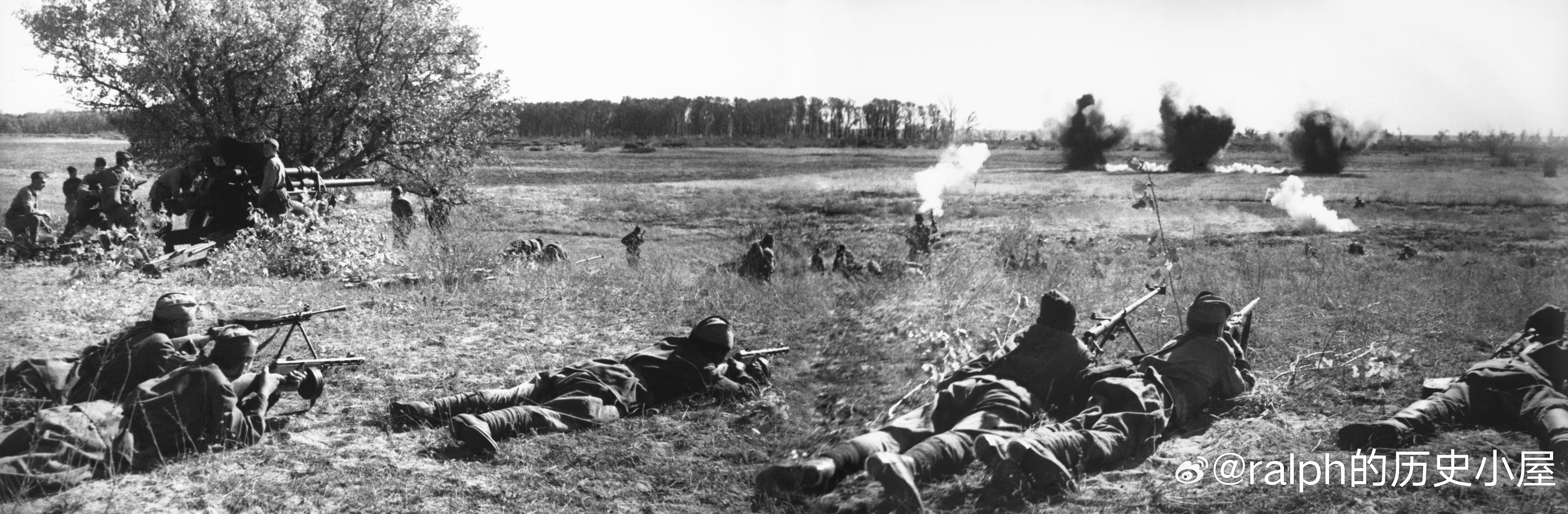 1942年7月苏军一支部队在顿河弯曲部作战全景图。前景为西南方面军步兵第62师步