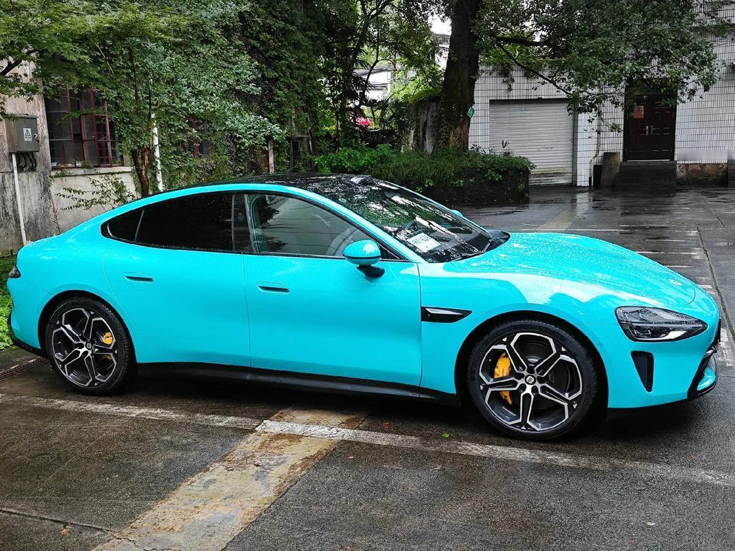 啥情况，小米SU7销量连续下滑，是不是该降价了？

11月份，小米SU7卖了12