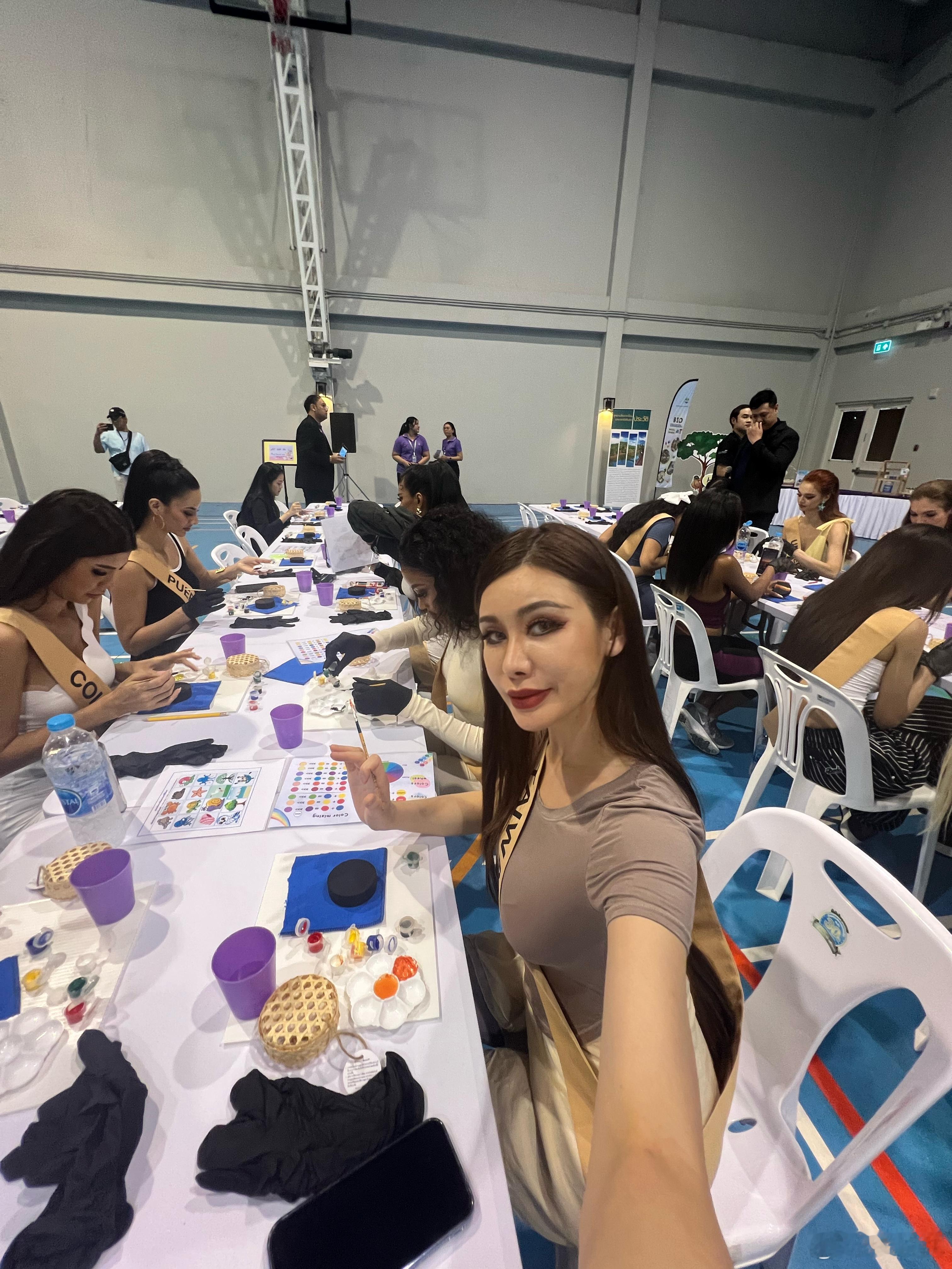 中国到了吃母螃蟹的季节，那今天的创意就是画只母螃蟹吧，记录一下我的大作[偷笑]创