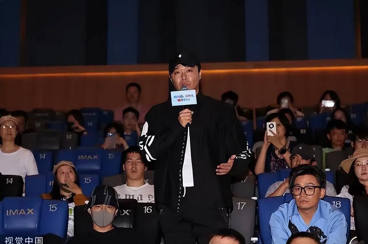 陈思诚近日参加了前妻佟丽娅主演的电影首映礼，并在活动上大力赞扬她的演技和才华。然