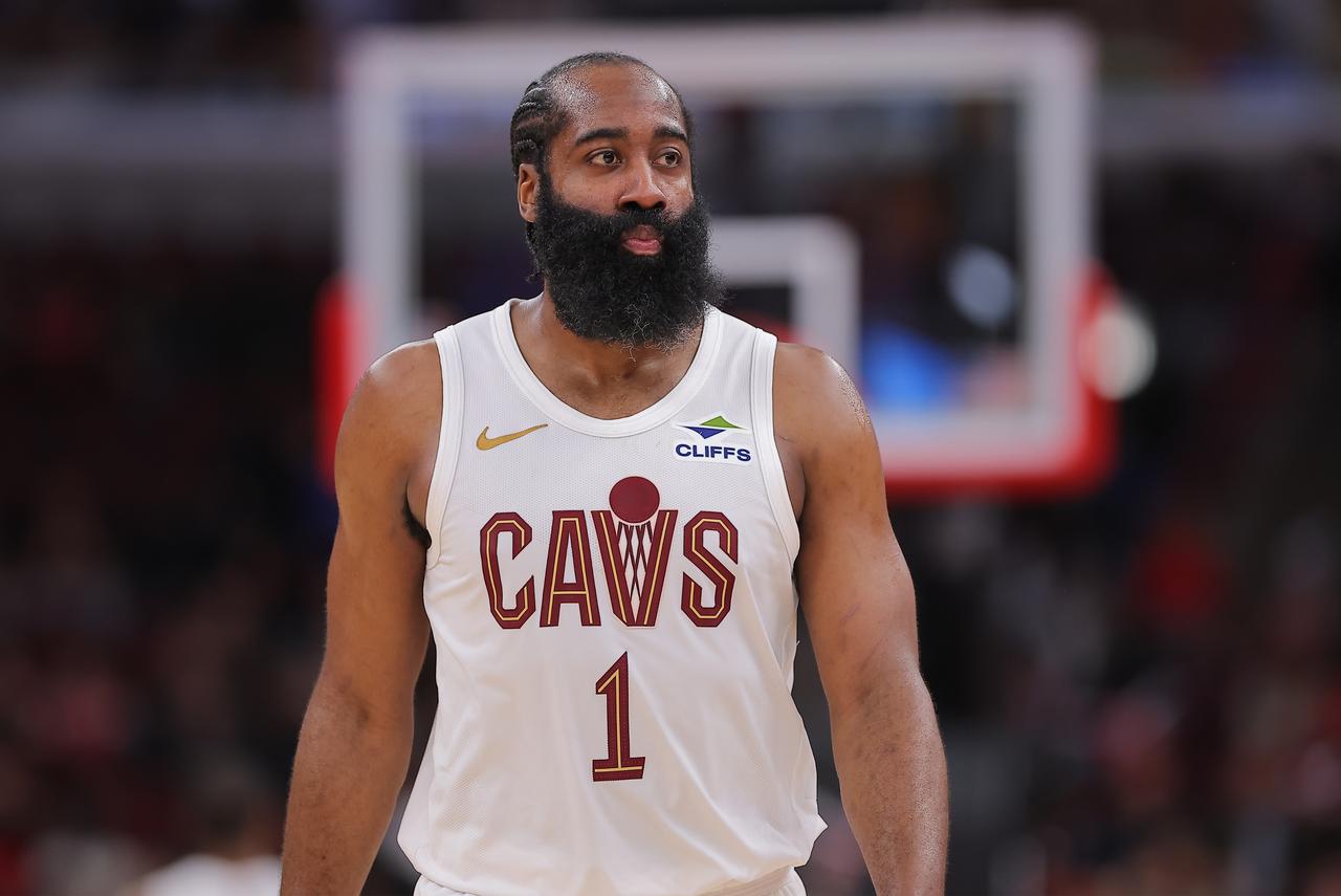 骑士队的老毛病！
骑士队被湖人队给痛揍了一顿，从本场比赛来看，骑士队距离夺冠还是