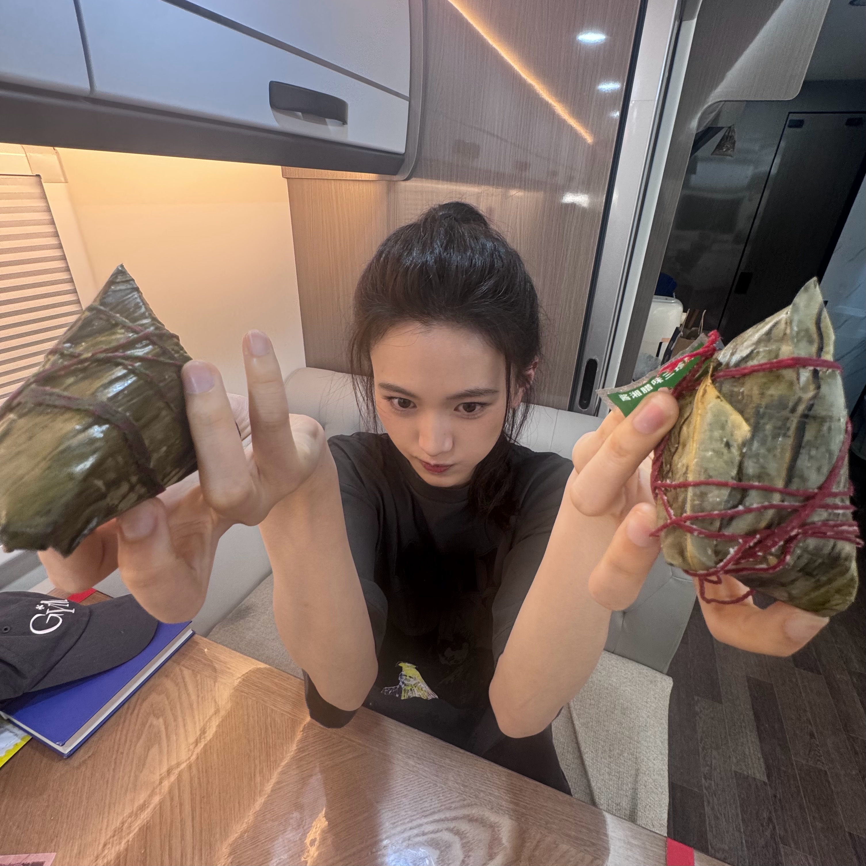 沈羽洁  syj沈羽洁巴云野 syj沈羽洁许你星河千里 端午安康羽洁！什么馅儿的