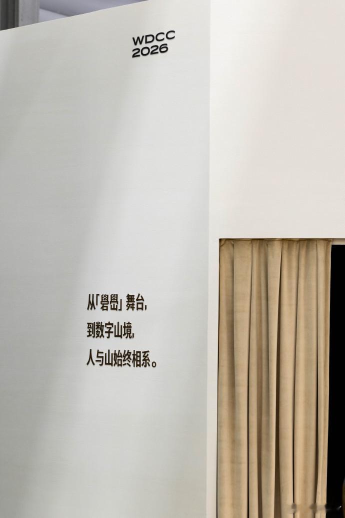 易烊千玺你是我的创意之神 谁能不爱这种有想法的创作！一边是虚拟数字山境，一边是质