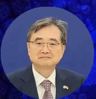 韩国这是去寻找伊朗高层的具体坐标了，说白了就是去充当间谍。韩国将向伊朗派遣特使，