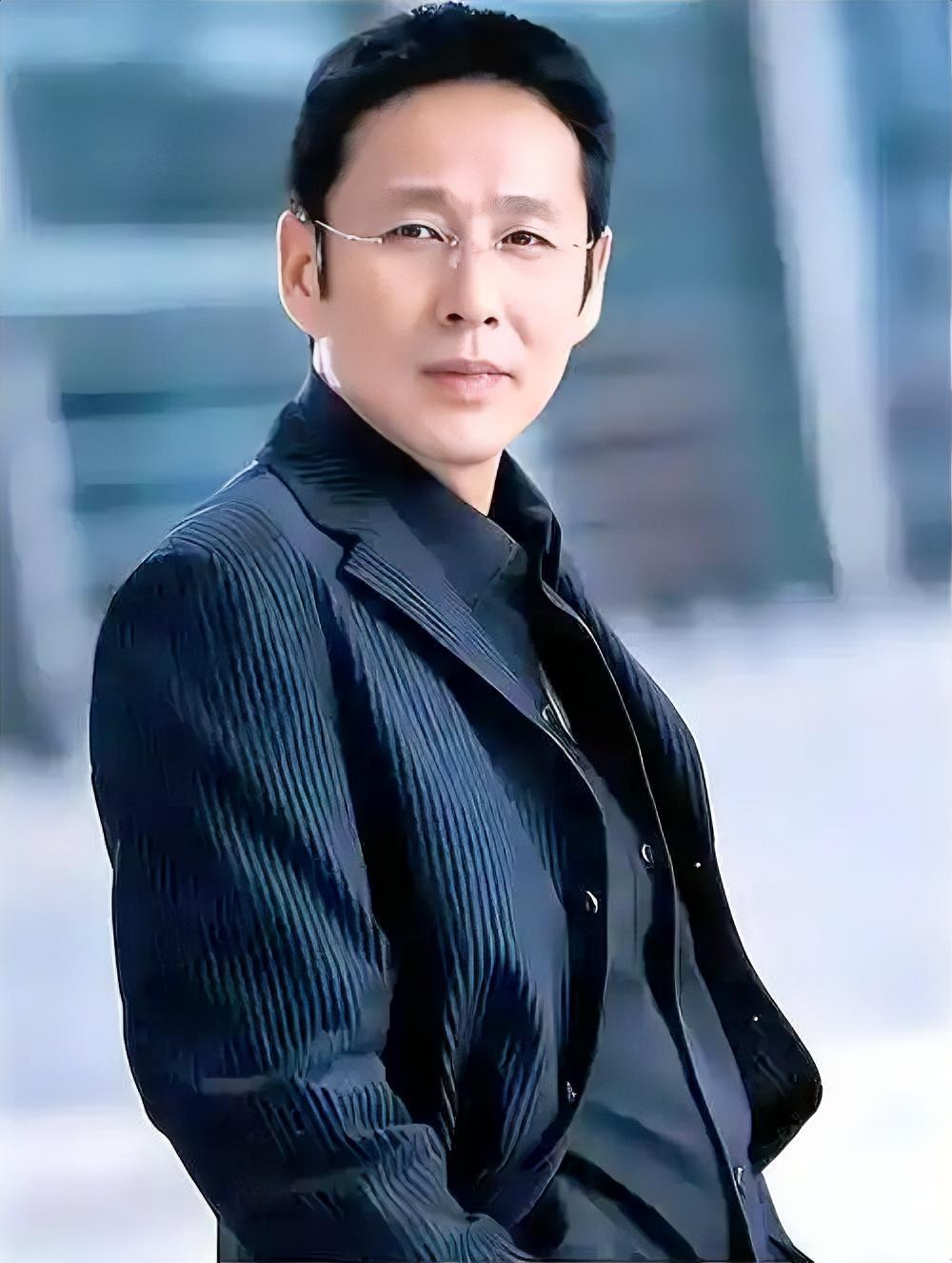 陈道明先生说：“当婚姻里不再有生理需求，朝夕相处的两个人成了搭伙过日子，守着婚姻