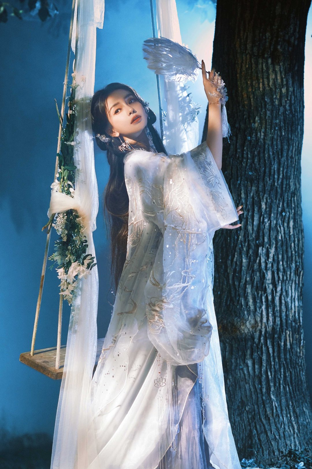 angelababy angelababy 你和快乐一样值得我去奔赴，因为有特别