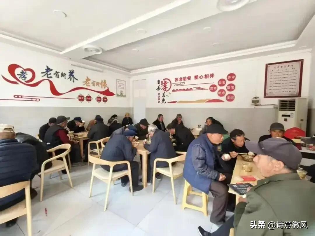 邻里互助养老听起来挺不错，我觉得可以尝试。现在很多老人子女不在身边，独自生活有诸