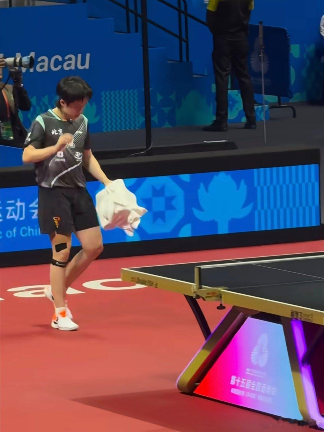 国乒人物在金庸里面的角色，191→岳不群 孔令辉→莫大 王励勤→洪七公 马琳→？