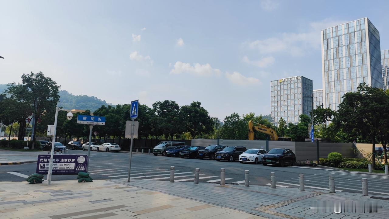 绿轴公园还在围蔽中，不知道还要搞多久了？