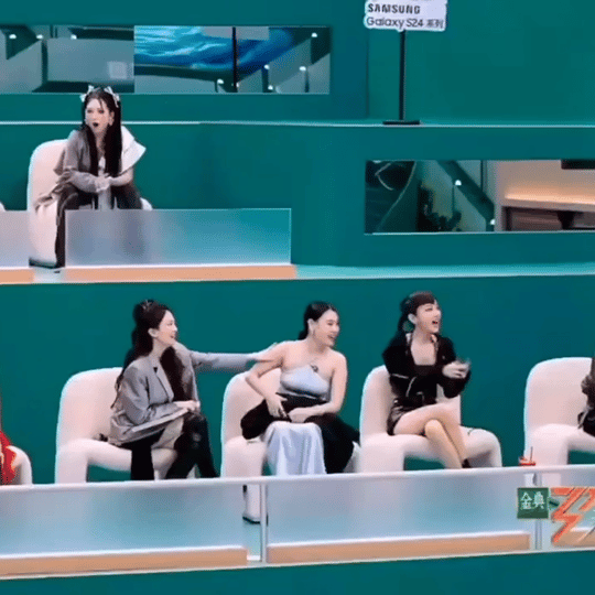 #袁娅维 我要和节目组翻脸# 笑不活了，给袁娅维气急败坏地感觉都想打节目组一顿了